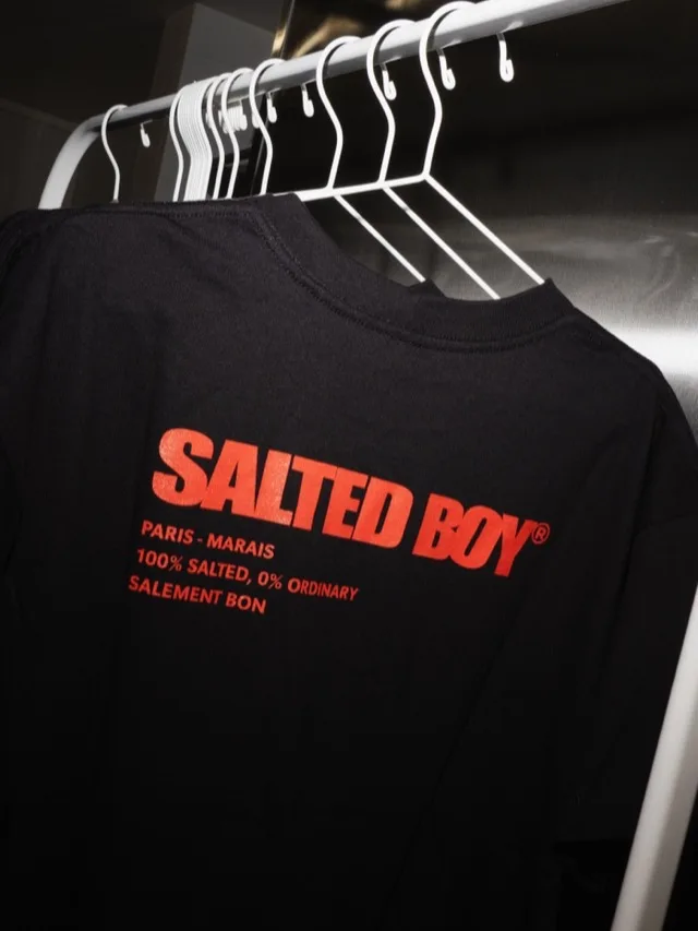 Les t-shirts Salted Boy sur portant — 100% salted, 0% ordinary.